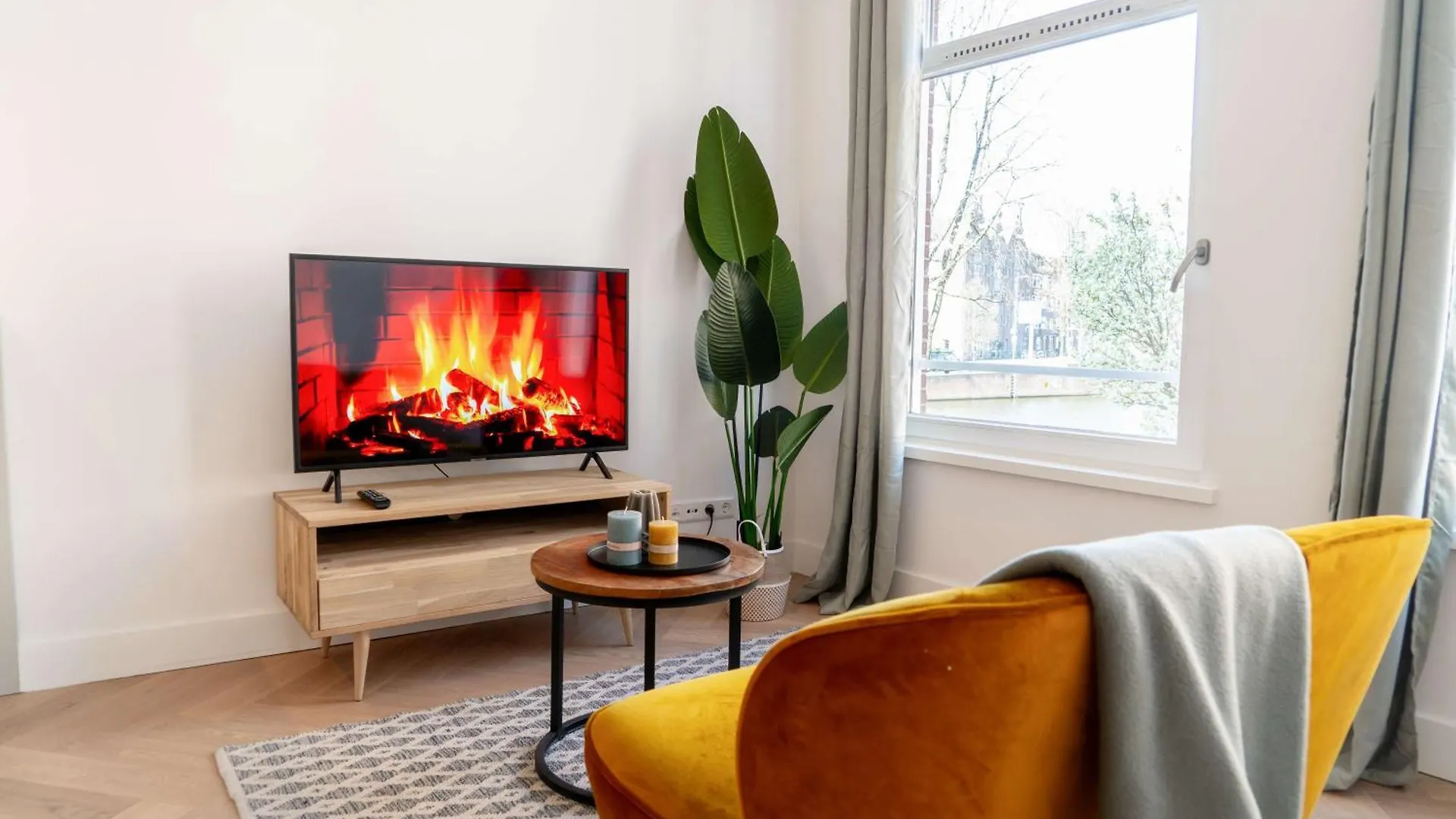 Cozy One Bedroom Apartments At Centrum Amsterdam Holland