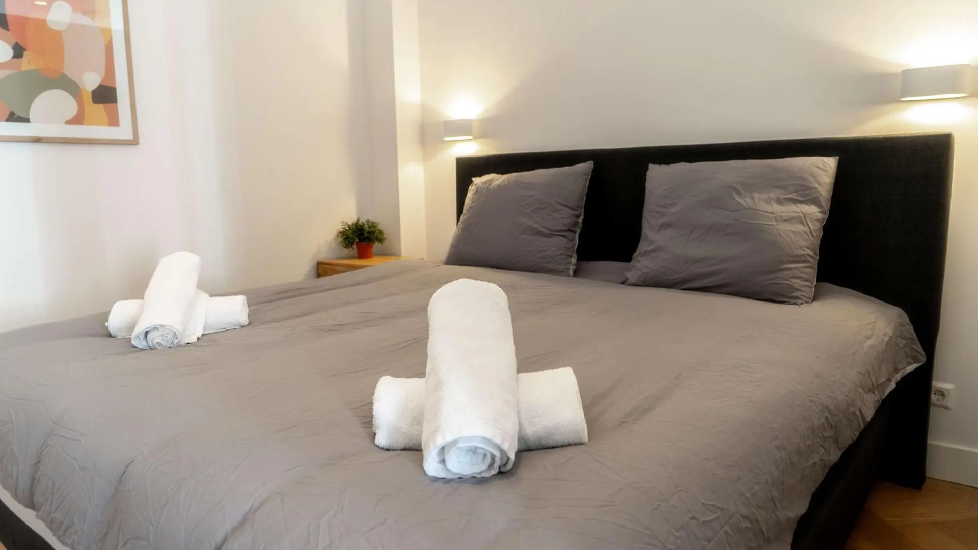 Cozy One Bedroom Apartments At Centrum Amsterdam