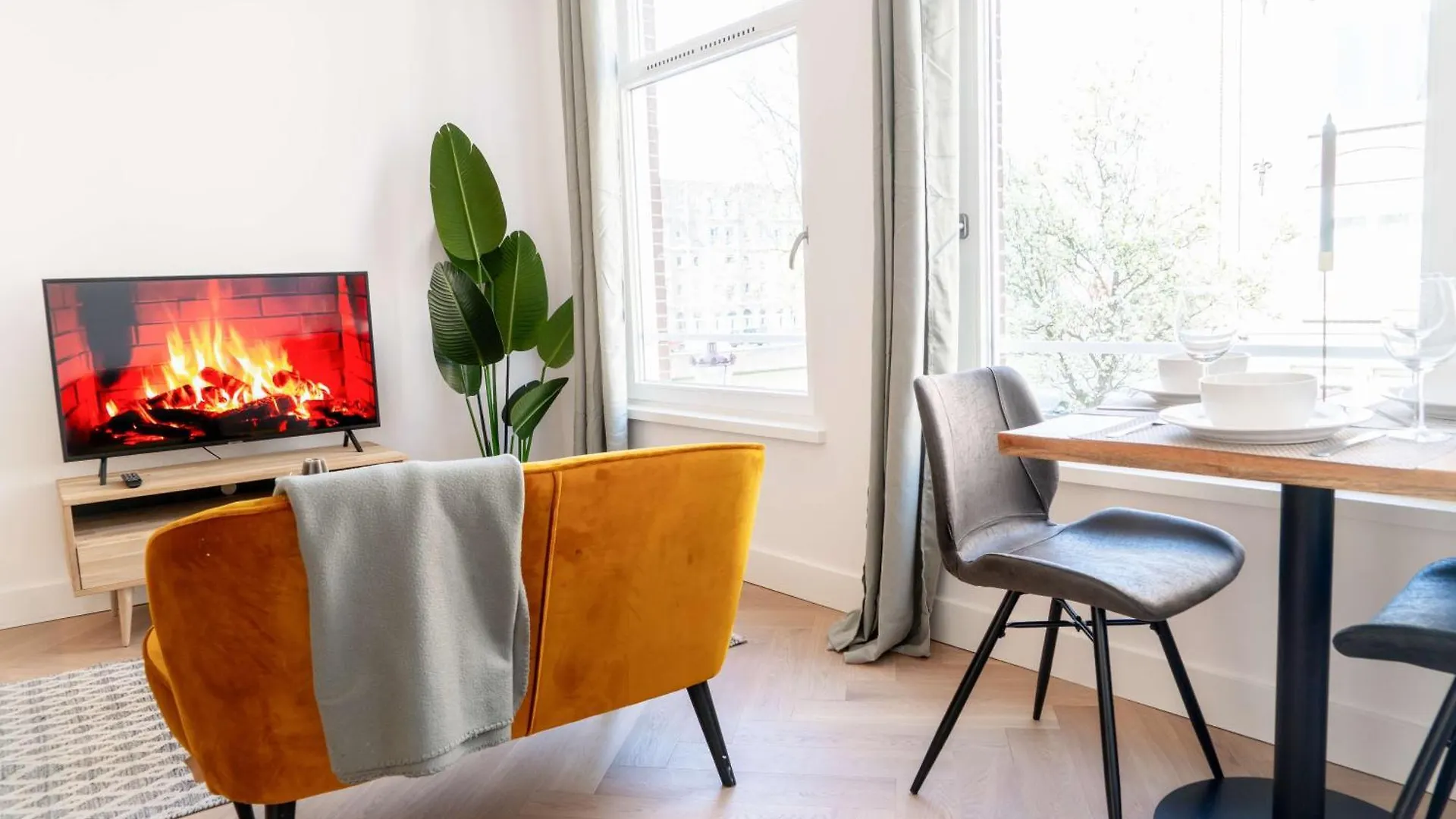 Cozy One Bedroom Apartments At Centrum Amsterdam