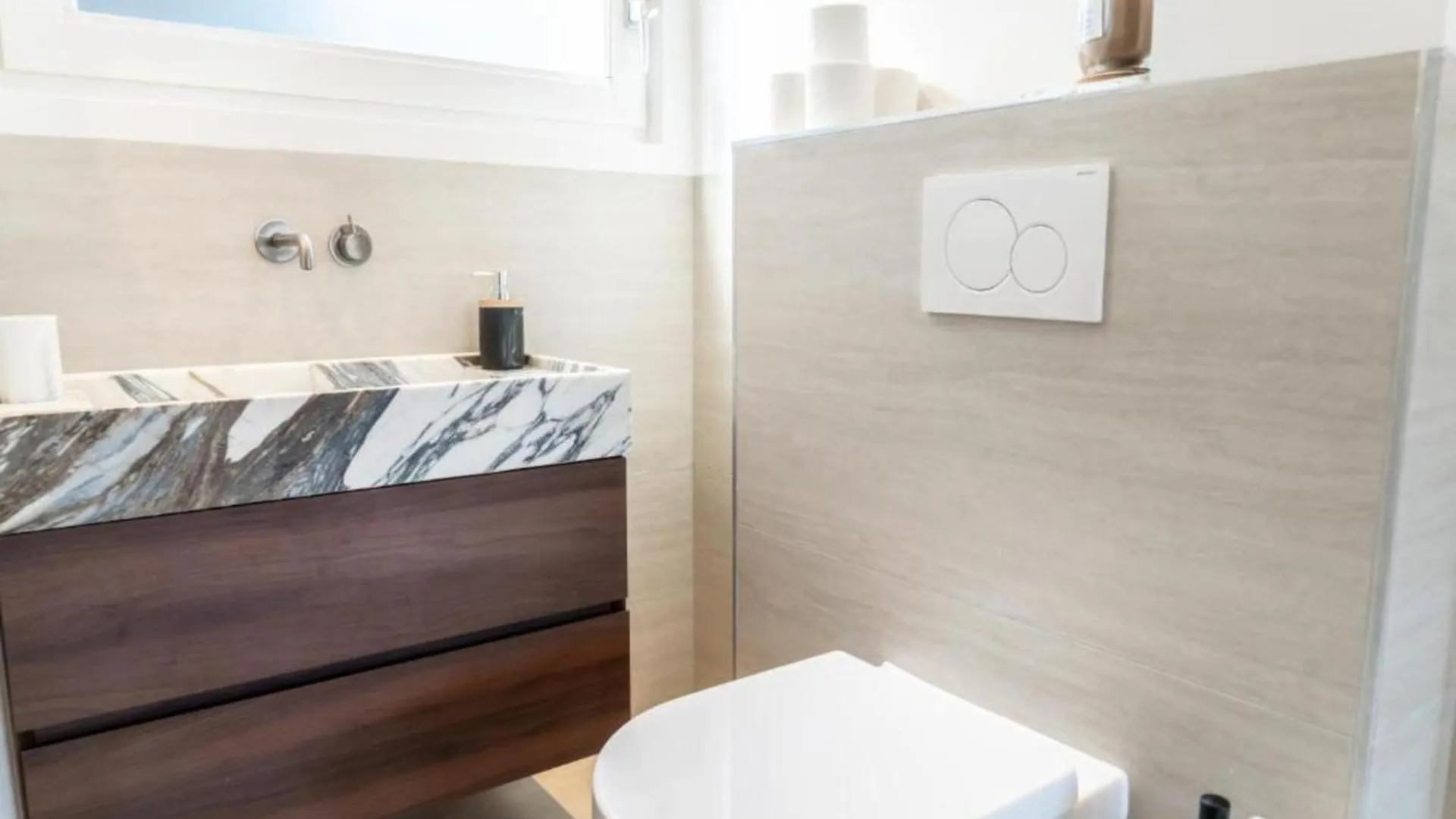 Cozy One Bedroom Apartments At Centrum Amsterdam Netherlands